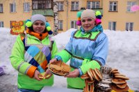 В Мирном отпраздновали Масленицу: горячими блинами и оладьями прогнали зиму!