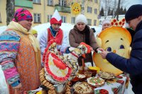 В Мирном отпраздновали Масленицу: горячими блинами и оладьями прогнали зиму!