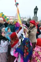 В Мирном отпраздновали Масленицу: горячими блинами и оладьями прогнали зиму!