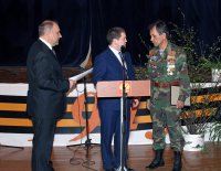 Носите ордена, чтоб видели все люди Вас, вынесших войну на собственных плечах… Носите ордена, чтоб видели все люди Вас, вынесших войну на собственных плечах…