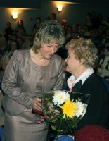 Носите ордена, чтоб видели все люди Вас, вынесших войну на собственных плечах… Носите ордена, чтоб видели все люди Вас, вынесших войну на собственных плечах…