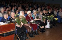 Носите ордена, чтоб видели все люди Вас, вынесших войну на собственных плечах… Носите ордена, чтоб видели все люди Вас, вынесших войну на собственных плечах…