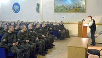 Заместитель военного прокурора гарнизона подполковник юстиции  Хабибуллин М.З. проводит лекцию с военнослужащими по призыву войсковой  части 13991