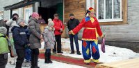 На празднике этом железный закон - Хмурым, угрюмым вход запрещен!