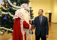 Дед Мороз на елке нашей самый главный из гостей! Дед Мороз на елке нашей самый главный из гостей!