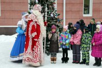 Дед Мороз на елке нашей самый главный из гостей! Дед Мороз на елке нашей самый главный из гостей!