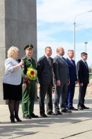 «Этот школьный вальс весенний пусть живет в воспоминаньях…» 