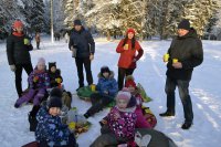 Огромные сердца наших маленьких героев: отправились в самый настоящий поход и помогли лесным жителям и деревьям пережить зиму!