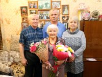 Неутомимой труженице, замечательной маме, бабушке, прабабушке – 90 лет!