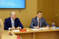 Бюджет, ФЦП и ключевые проекты 2021-го: глава Мирного выступил с отчетом в горсовете